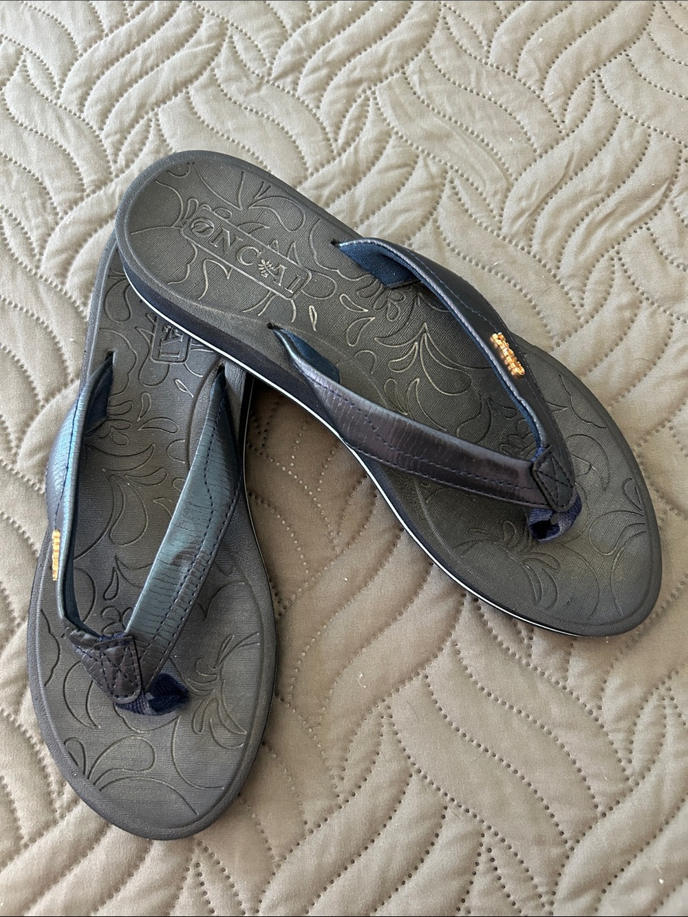 💙 Oncai  Floral-Textured Thong Sandals with Gold Accent